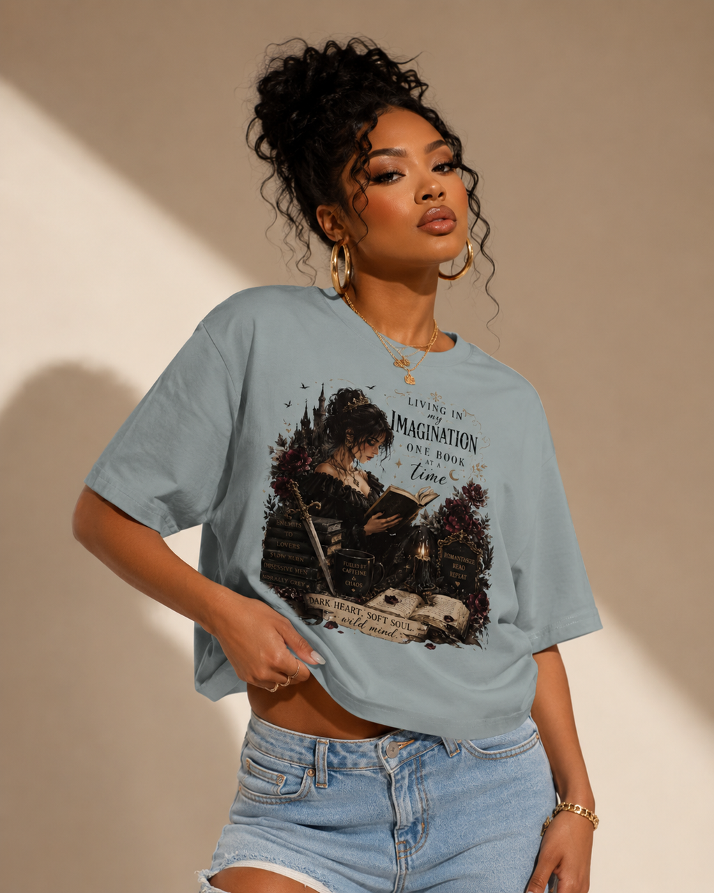 novel world  – Women's Crop Top